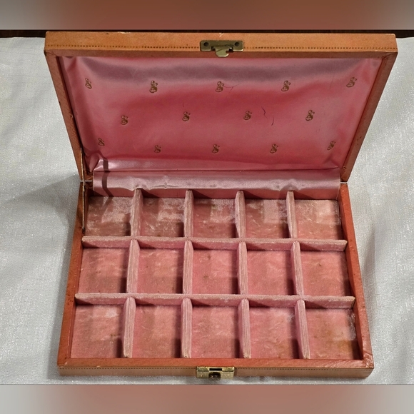 Mele Other - Vintage Mele MCM Salmon Pink Vinyl Exterior Jewelry Box
